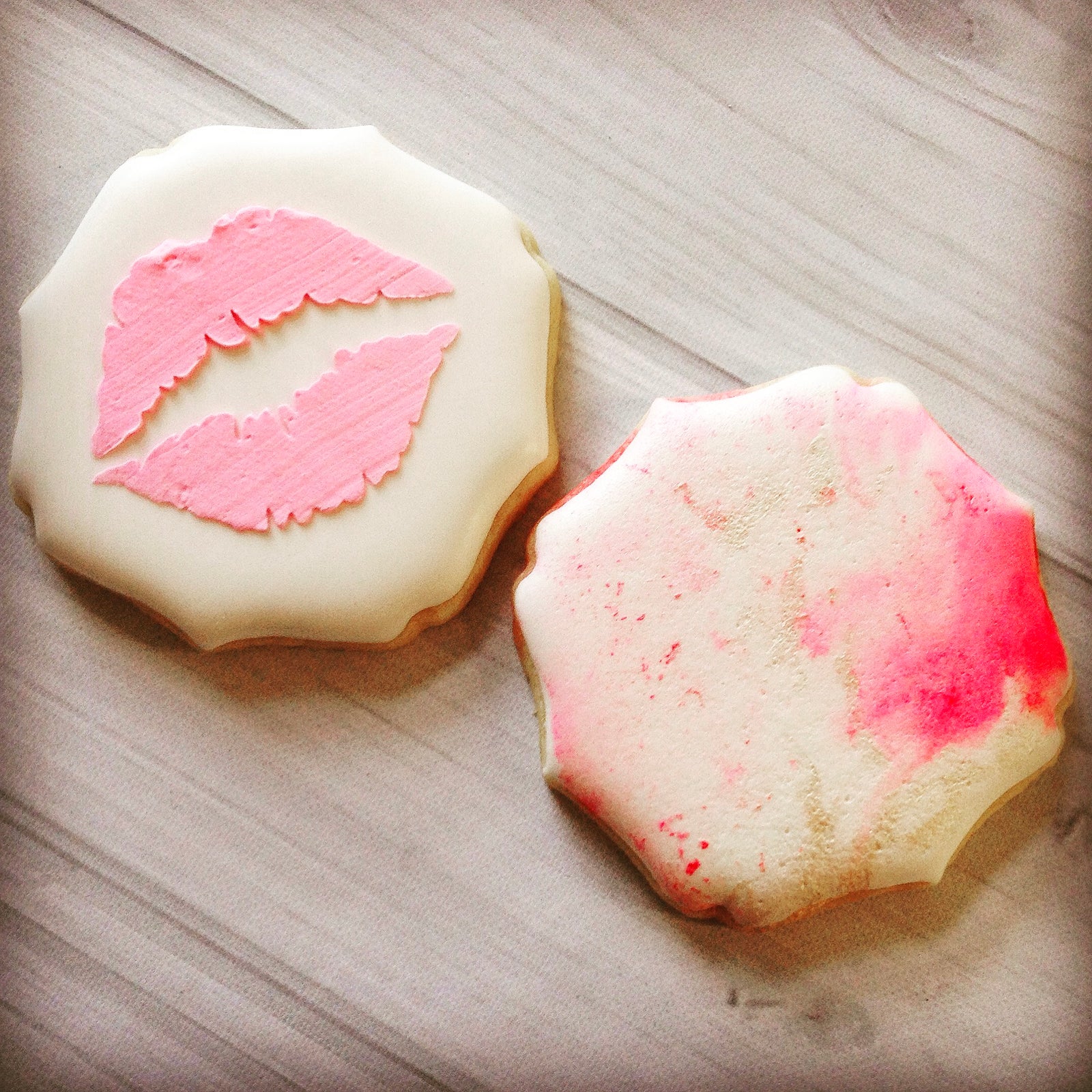 5.5 x 5.5 Stencil Lipstick Kiss